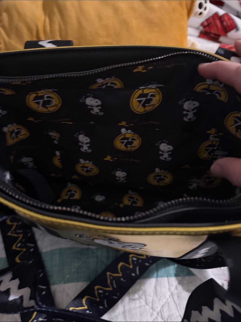 Loungefly Yellow & Black Charlie Brown Zigzag Crossbody Bag - Picture 5 of 5